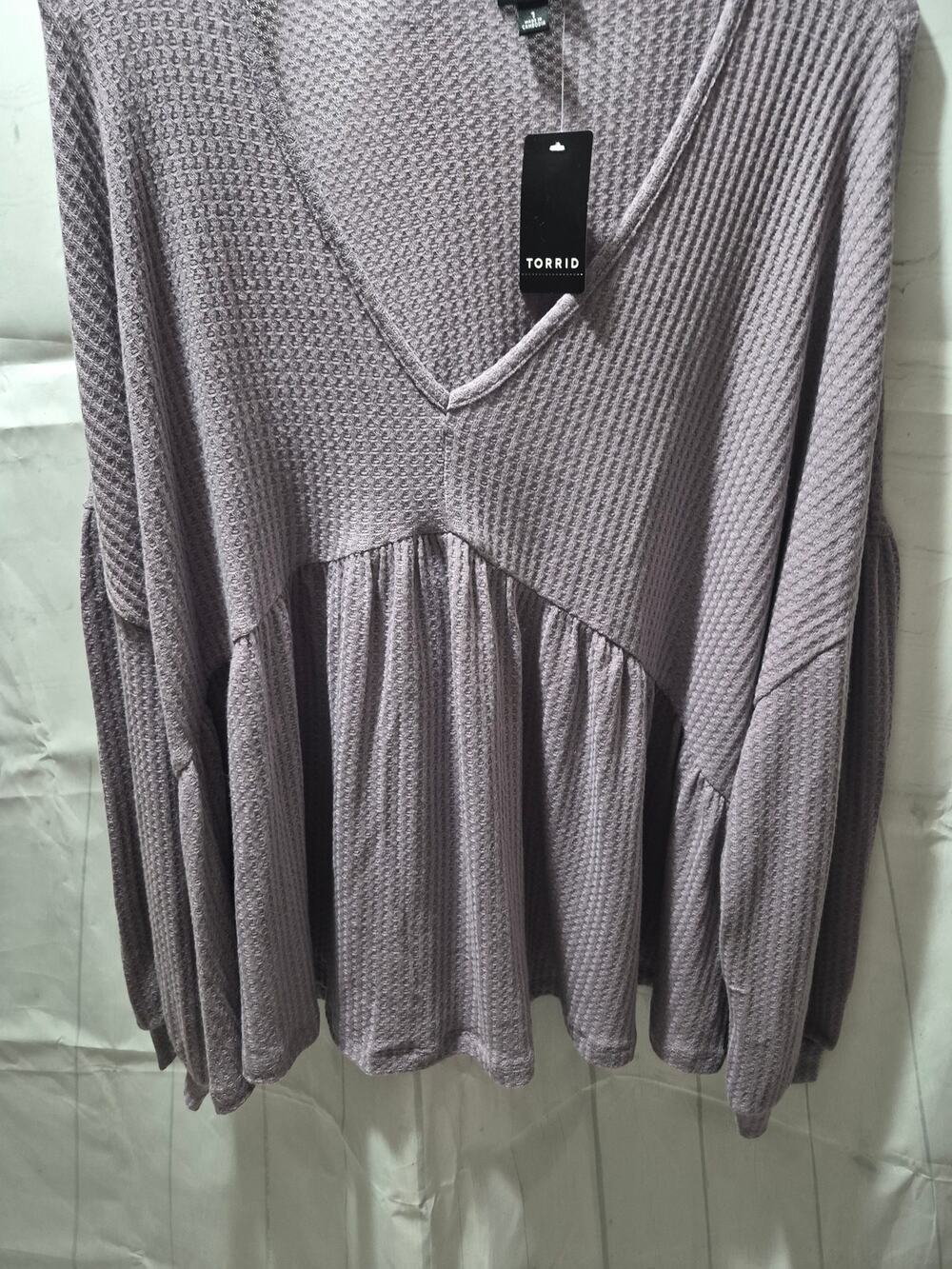 Torrid V neck Tunic/Blouse, Size 1 NWT. Color Mauve.